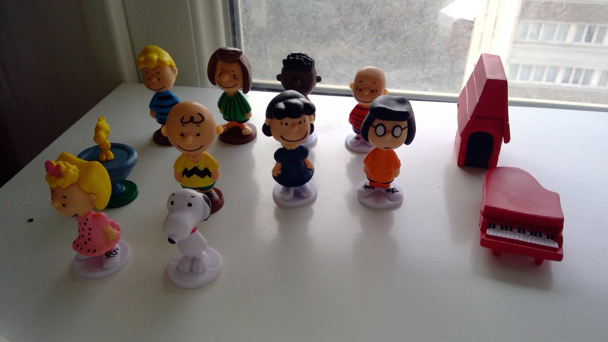 Peanuts characters figure