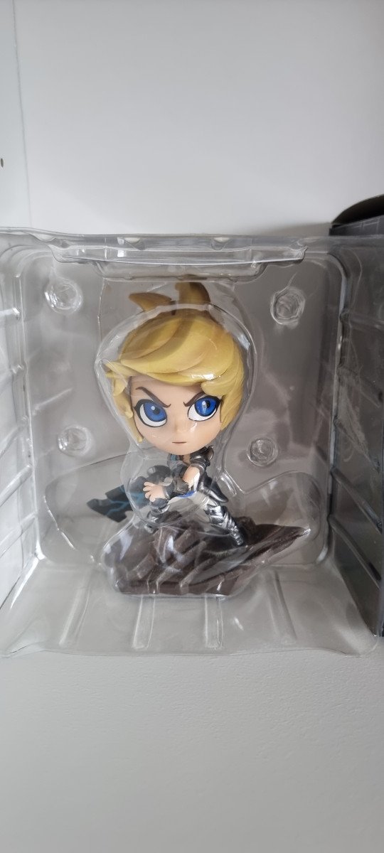 Figurine league of legend Riven