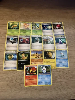 Lot de 17 cartes Pokémon