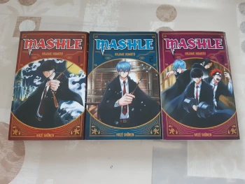 Lot 3  mangas - Mashle - tomes 1 à 3