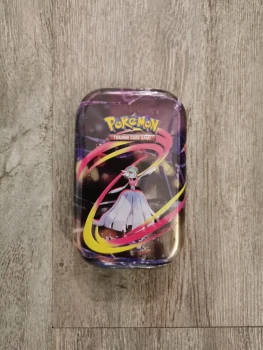 Mini-boîte Méga-Héroïsme – Méga-Gardevoir (Un Autocollant, Une Carte Artistique et Deux boosters) du JCC Pokémon Neuf Non Déballé