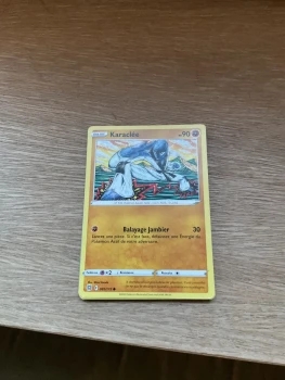 8 cartes Pokémon avec 4 cartes japonaises intégrés