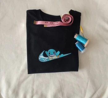 T-shirt Camiseta Squirtle Bordada Pokemon Anime