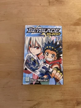 Lot des 3 premiers tomes de beyblade burst