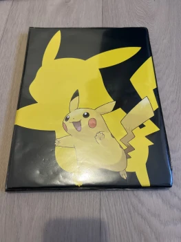 classeur pokemon avec carte a l’interieur
