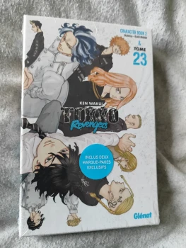 Tokyo Revengers Tome 23 et Character book 2.