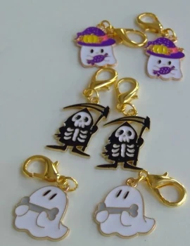 Ghost hug keyring