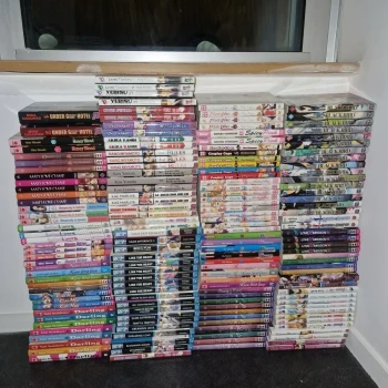 Lot environ 330 mangas yaoi shojo