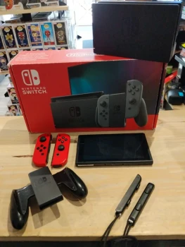 Nintendo Switch V2 – Joy‑Con rouges – En boîte – Complète – Rayures légères