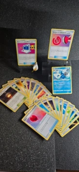 Lot de cartes Pokemon de différentes séries
