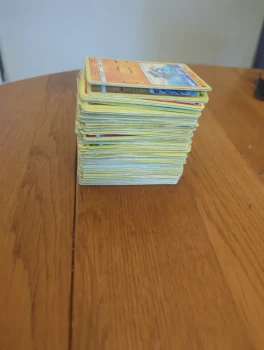 Lot de 200 cartes pokémon