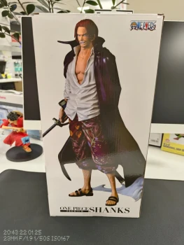 ONE PIECE - Shanks - Figurine Premium-The Metallic 30cm