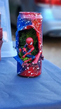 Diorama canette recyclée figurine Spider man