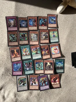Lot cartes Yi-Gi-Oh bon état