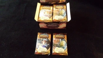 Lot de 2 Boosters : Wow TCG ' Héros d'Azéroth, édition UDC 2006