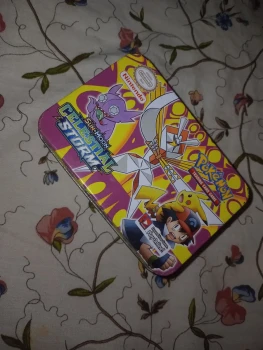 Lot de carte pokemon avec la boîte